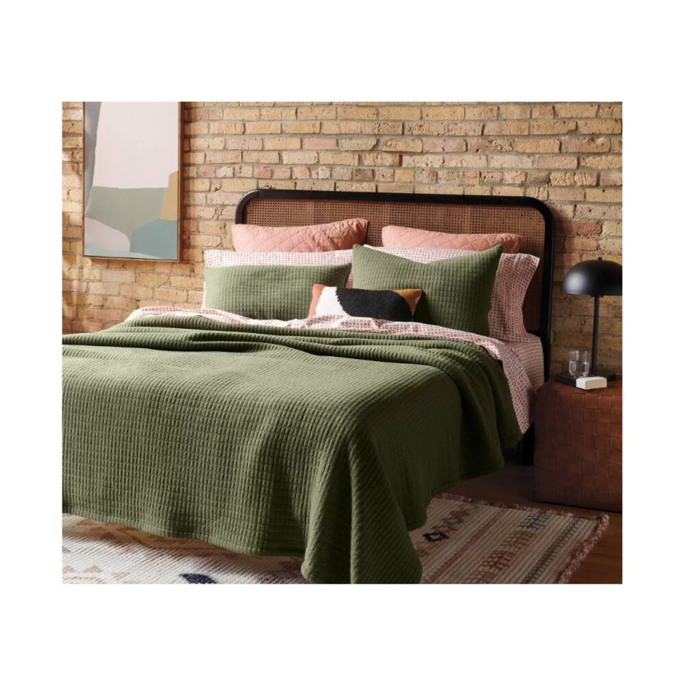 Jersey Quilt - Threshold full/queen, dark olive quilt NEW - Picture 2 of 6